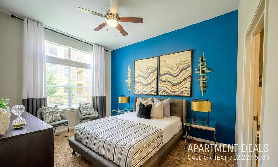 8906 Lakes At 610 Drive, Houston, TX 77054 photo 3
