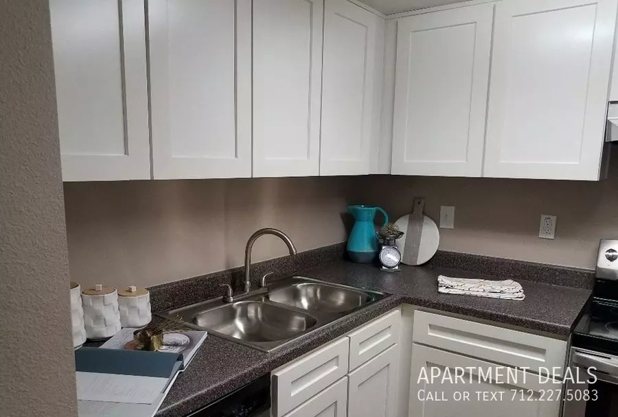 8907 Braesmont Drive, Houston, TX 77096 photo 2