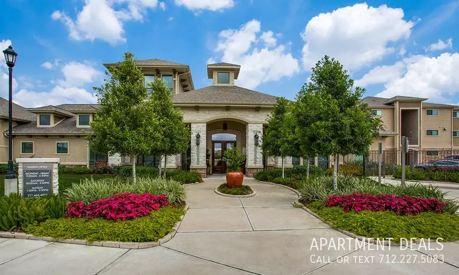 9 Whittington Drive, Houston, TX 77077 photo 3