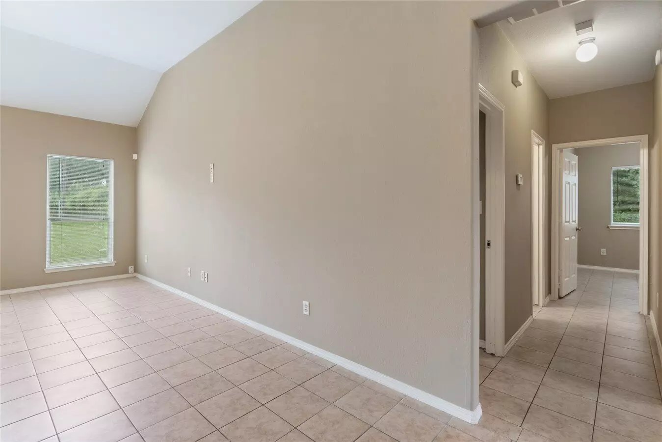 9104 N Green Riv photo 3