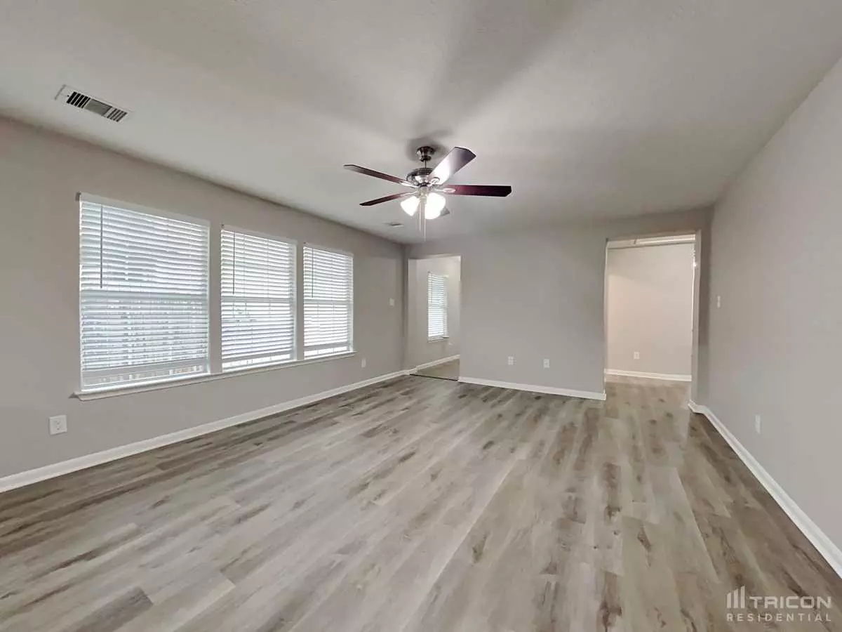 911 Staffordale Manor Lane Houston Tx photo 3