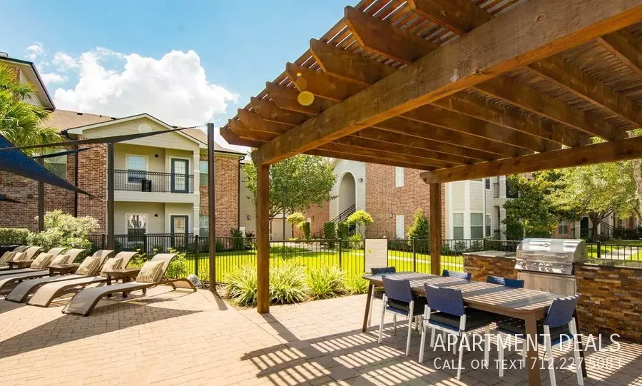 9117 Lakes At 610 Drive, Houston, TX 77054 photo 2
