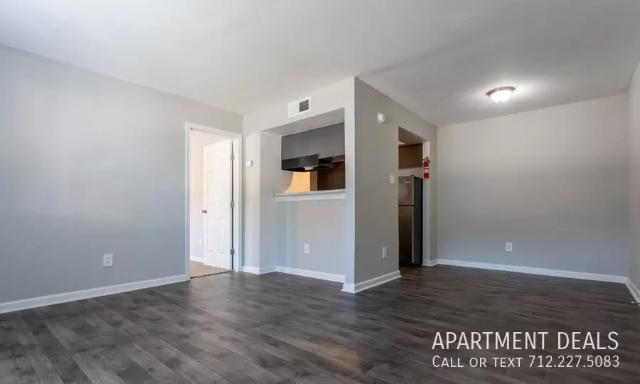 916 Cypress Station Drive, Houston, TX 77090 photo 4