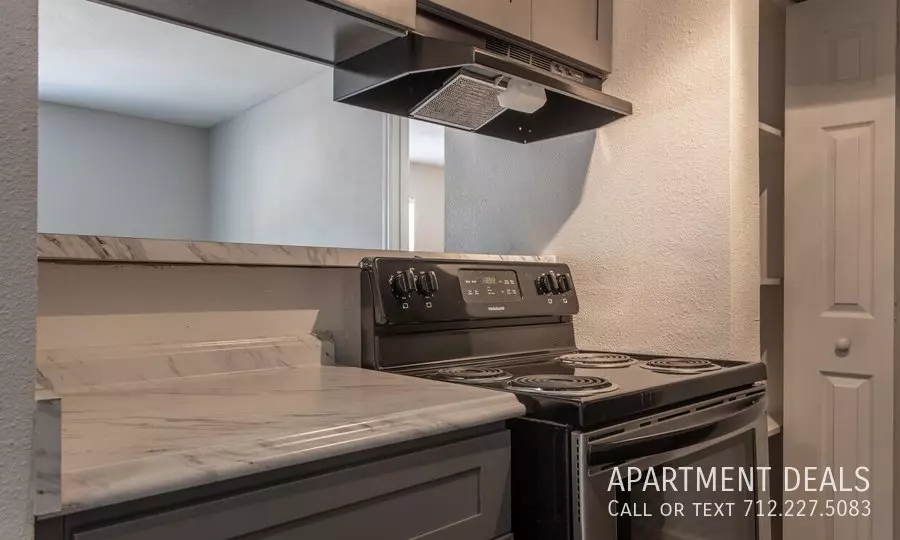 916 Cypress Station Drive, Houston, TX 77090 photo 3