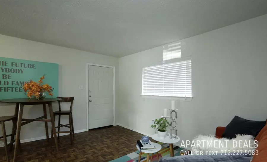 916 Redwood Street, Houston, TX 77023 photo 5