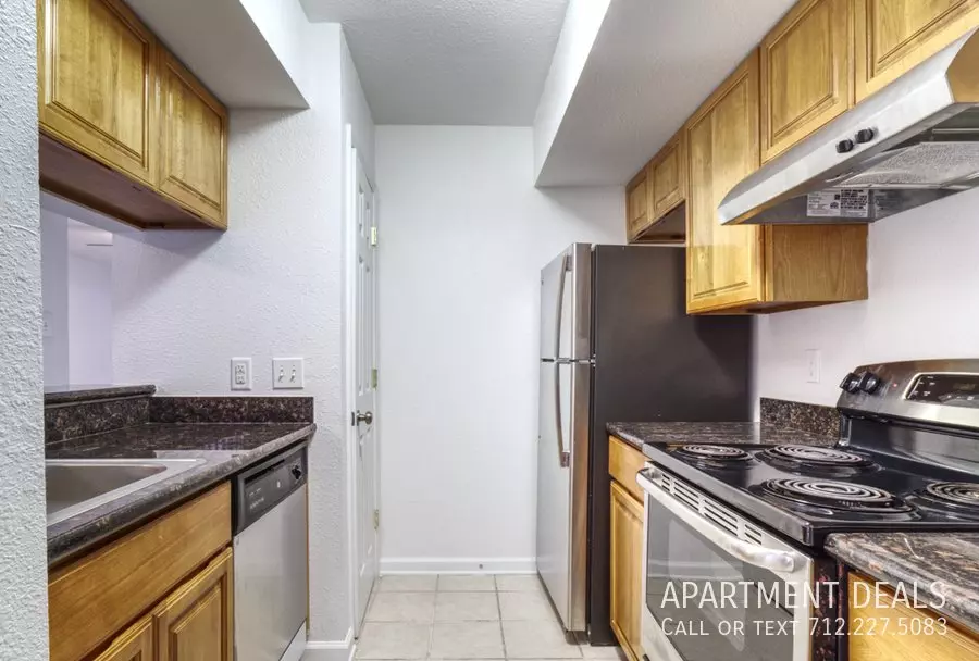9207 Clarewood Drive, Houston, TX 77036 photo 2
