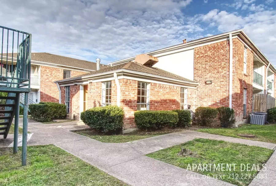 9207 Clarewood Drive, Houston, TX 77036 photo 3