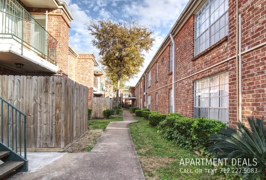 9207 Clarewood Drive, Houston, TX 77036 photo 5