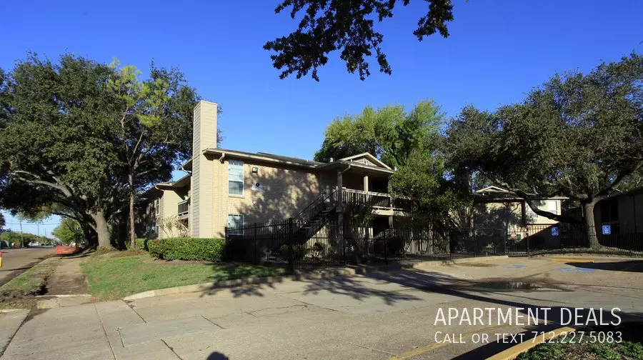 9226 Clarewood Drive, Houston, TX 77036 photo 2