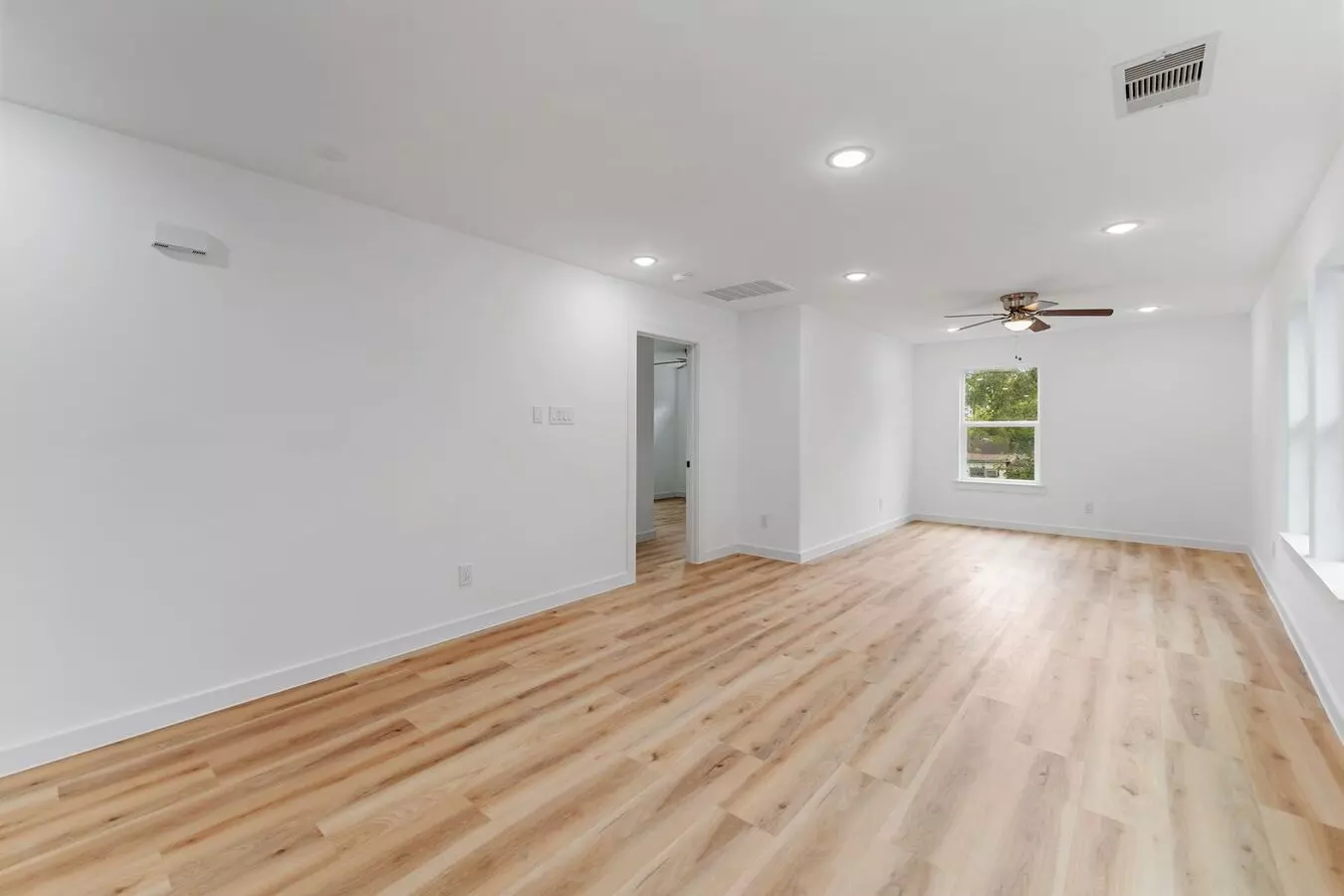 9326 Firnat St Unit B photo 5