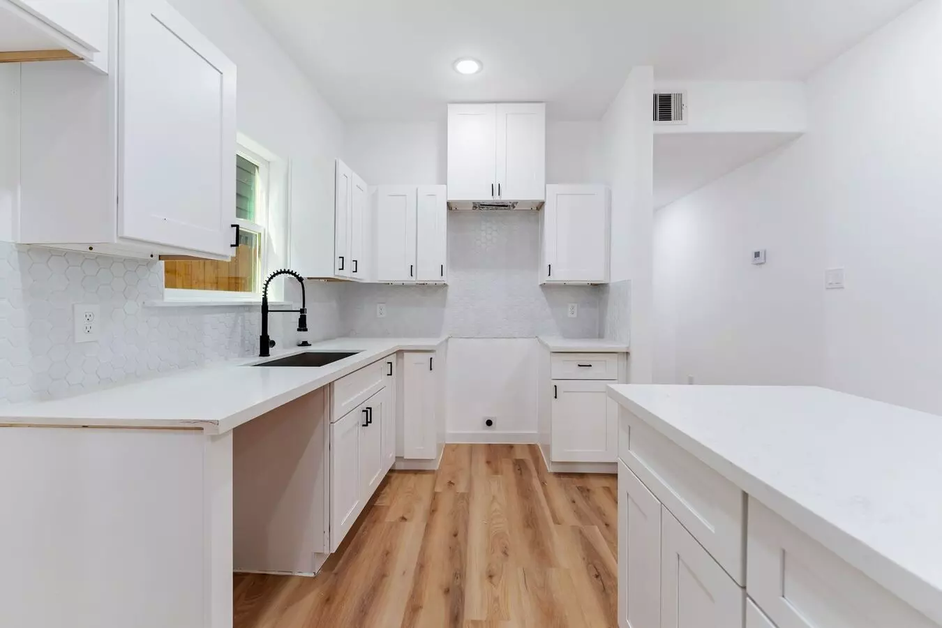 9328 Firnat St Unit B photo 2