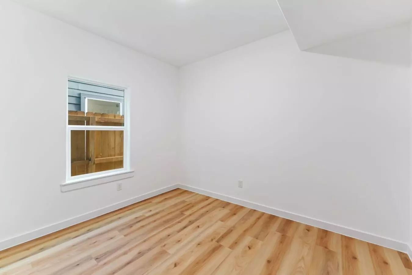9328 Firnat St Unit B photo 3