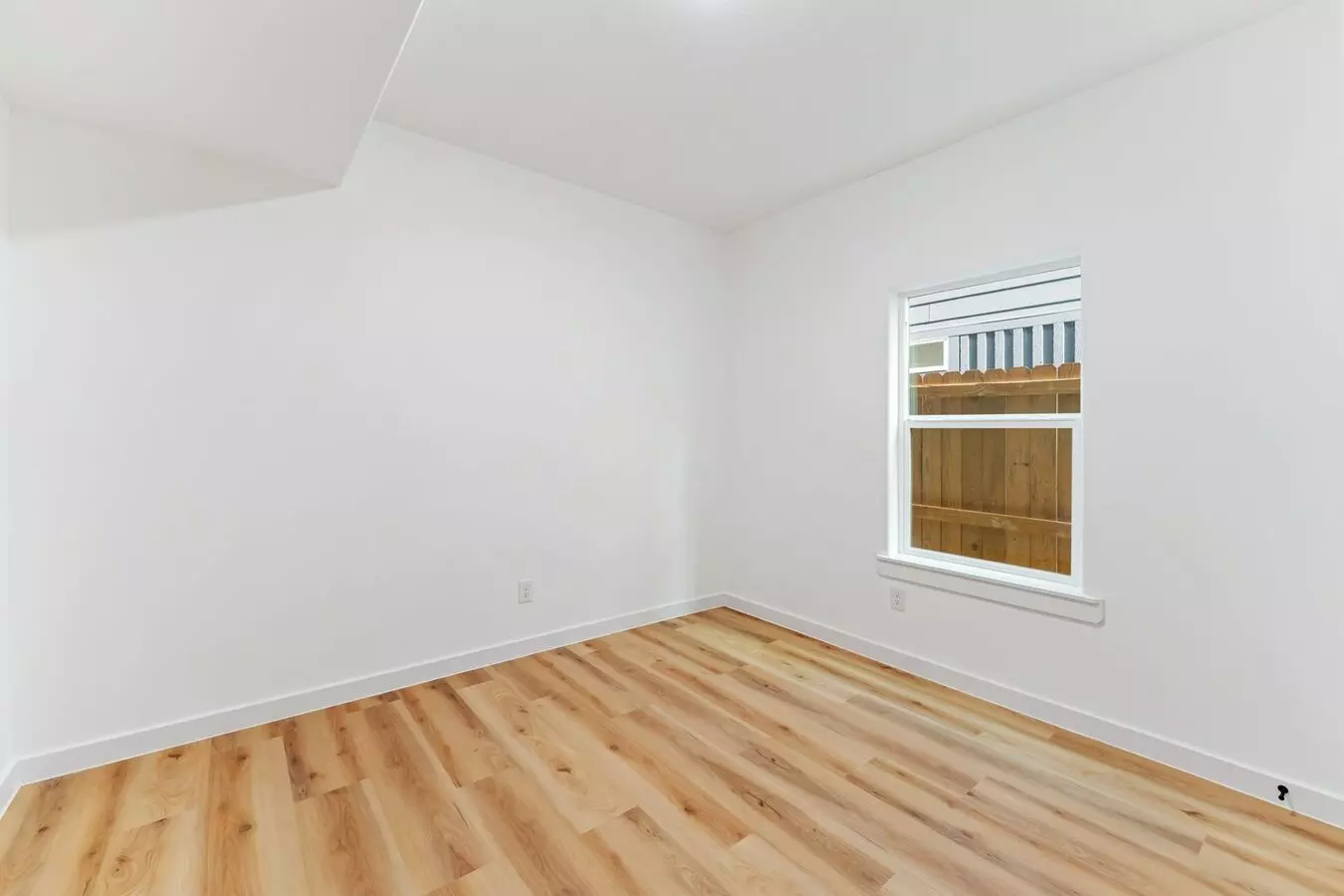 9328 Firnat St Unit B photo 4