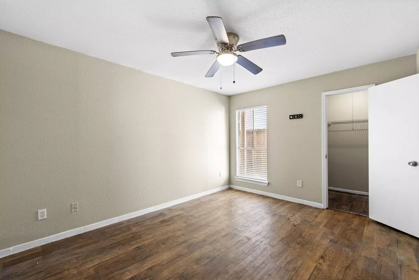 9350 Country Creek Drive, Houston, TX 77036 photo 3