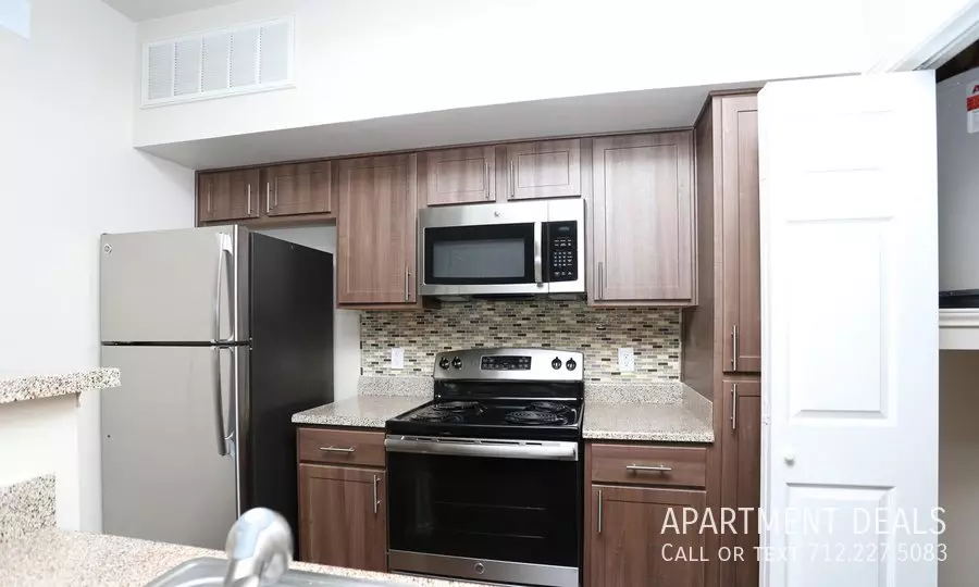 9350 Jones Road, Houston, TX 77065 photo 2
