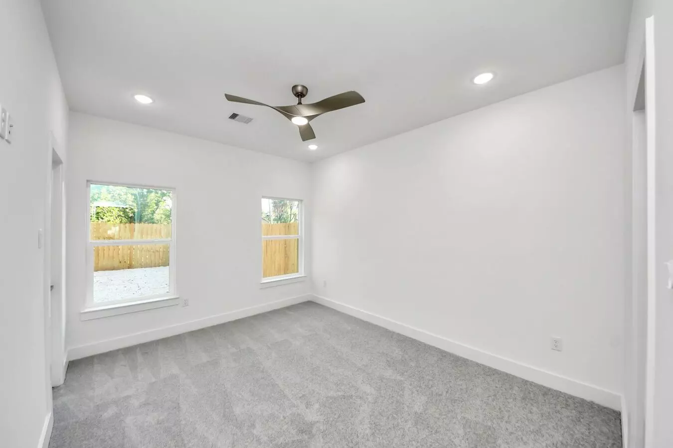 9409 Caddo Road, Houston, TX 77078 photo 2