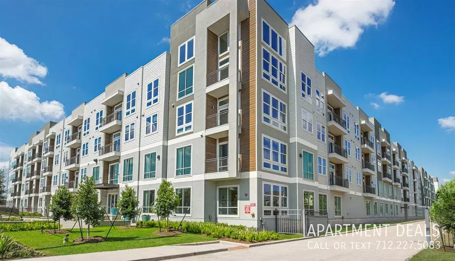 9426 South Main Street, Houston, TX 77025 photo 3
