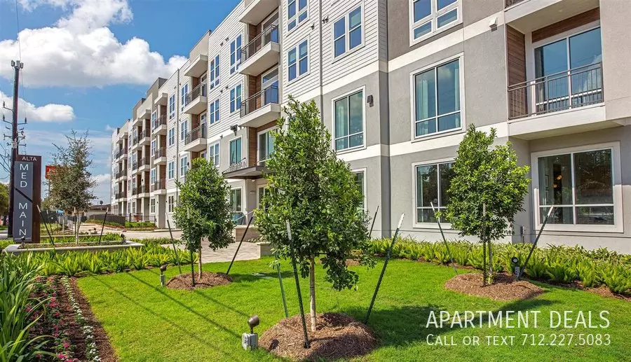 9426 South Main Street, Houston, TX 77025 photo 2