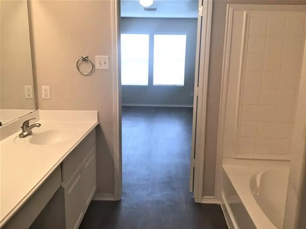 9530 Belleclaire Lane, Houston, TX 77044 photo 2