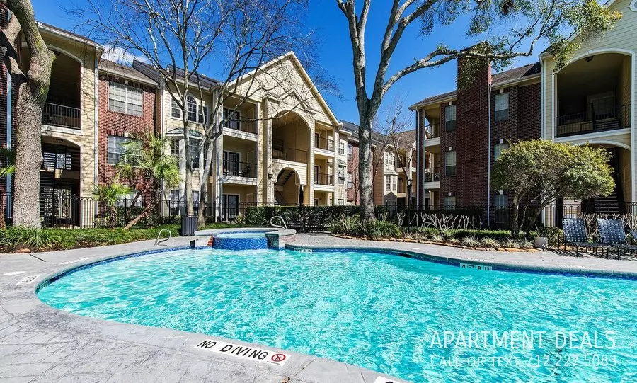 9707 Meyer Forest Drive, Houston, TX 77096 photo 5