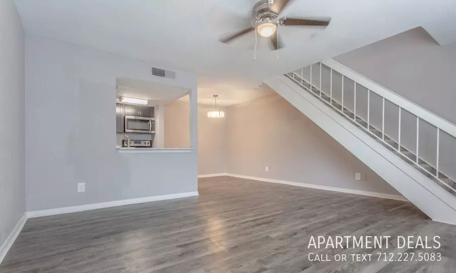 976 Bunker Hill Road, Houston, TX 77024 photo 2