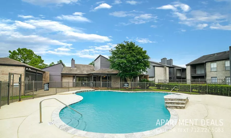 9761 Court Glen Drive, Houston, TX 77099 photo 2