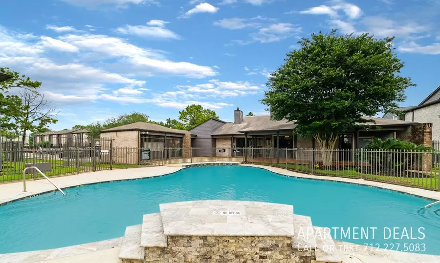 9761 Court Glen Drive, Houston, TX 77099 photo 5