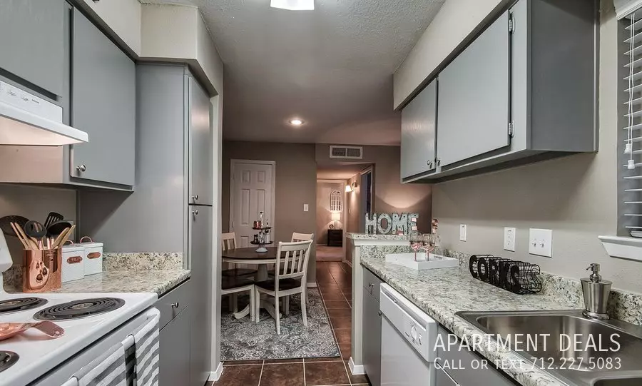 9806 Hollock Street, Houston, TX 77075 photo 2