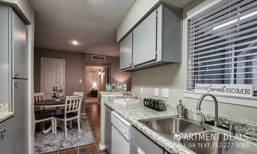 9806 Hollock Street, Houston, TX 77075 photo 4