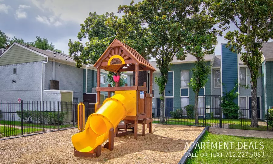 9907 Club Creek Drive, Houston, TX 77036 photo 5