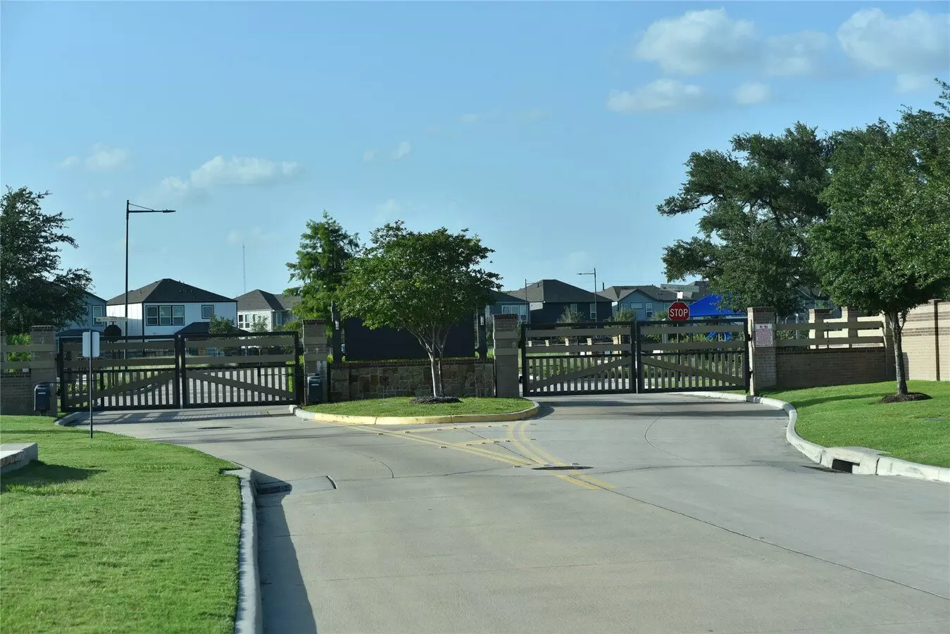 9907 Smokehouse Silo Lane, Houston, TX 77080 photo 2