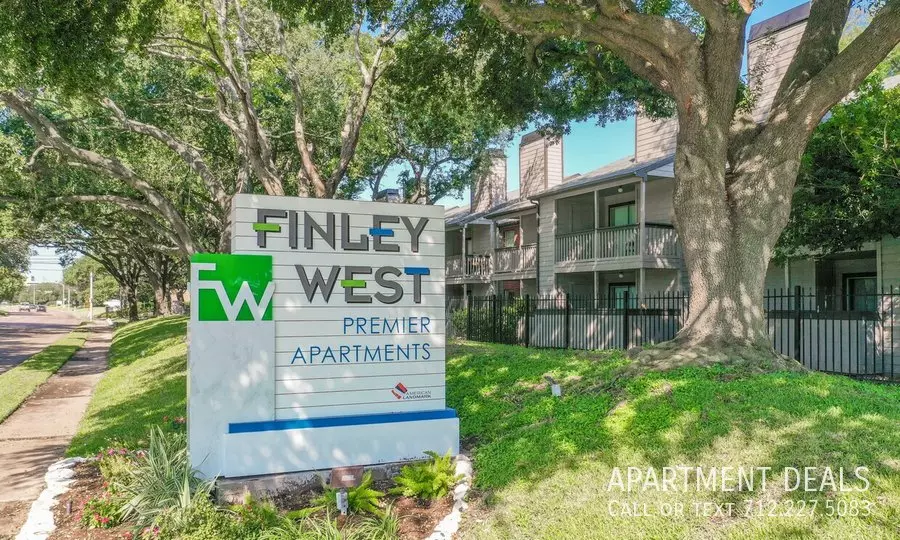 9946 Richmond Avenue, Houston, TX 77042 photo 3