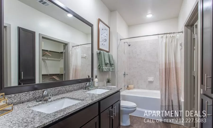 9996 Fannin Street, Houston, TX 77045 photo 5