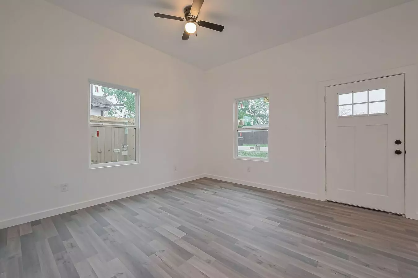 9005 Hilda Street, Houston, TX 77033 photo 4