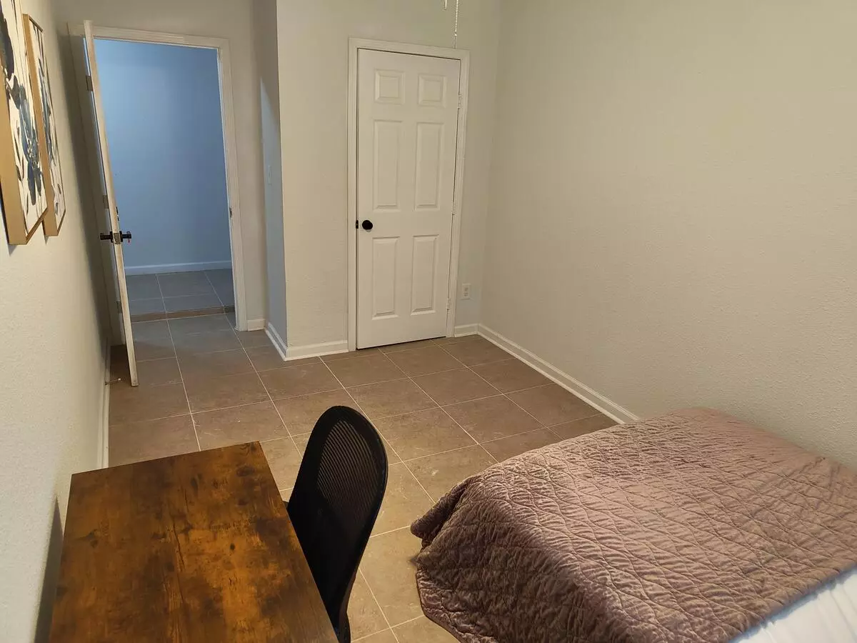 Claridge Dr photo 4