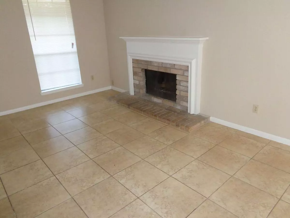 4811 Raven Ridge Drive, Houston, TX 77053 photo 3