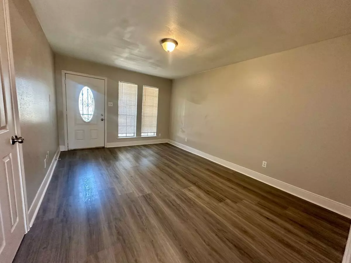 9834 Denning Drive, Houston, TX 77078 photo 2