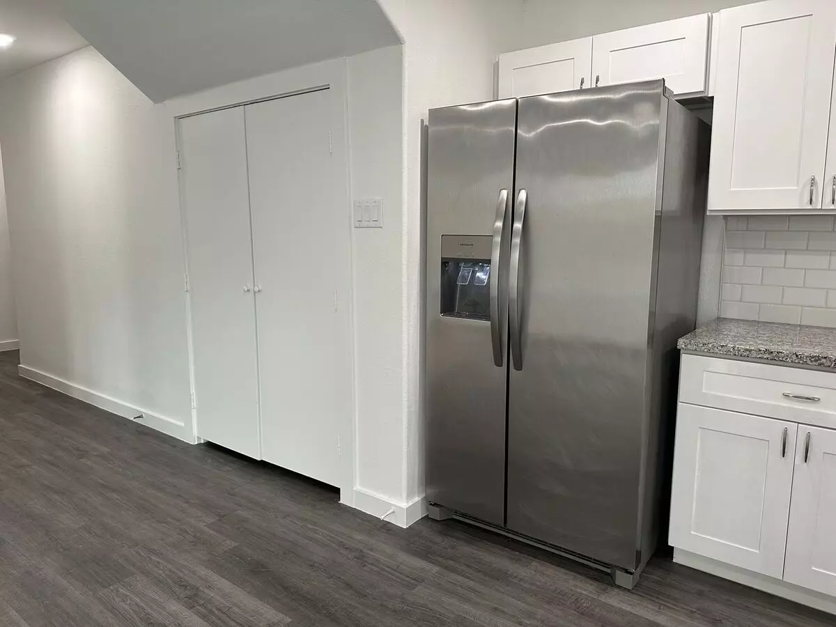 For Lease | 3 Bed, 2 Bath |1,150 Sq Ft photo 4