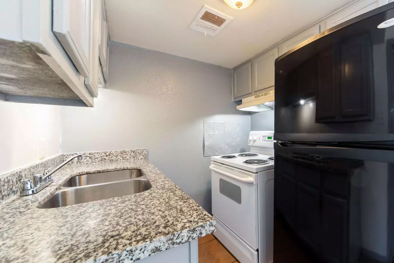 Hurry! Move Inspecial One Month Free, 2-bedroom, 1-bathroom Housing Accepted. photo 5