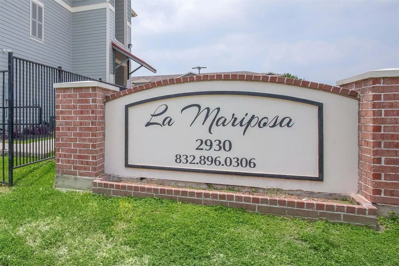 La Mariposa Apartments photo 2