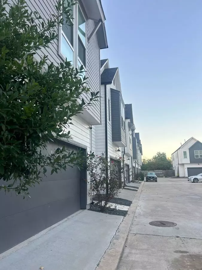 4605 Lavatera Street, Houston, TX 77018 photo 4
