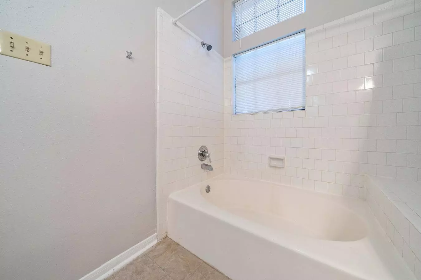 San Mateo Dr photo 3