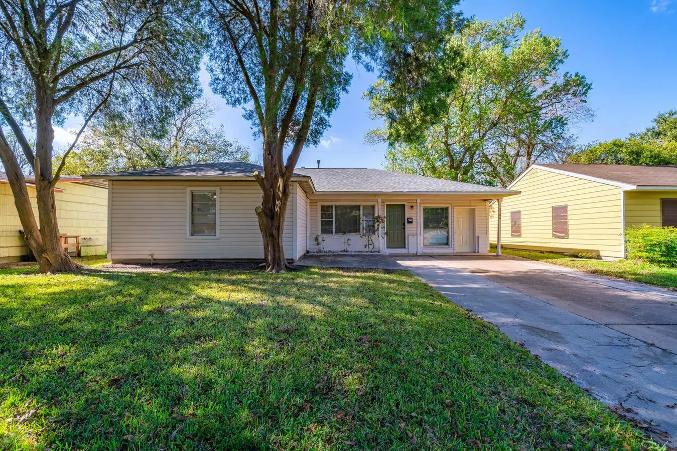 8206 Sharondale Drive, Houston, TX 77033 photo 2