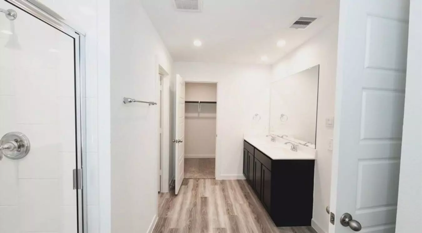 2911 Crown Gate Drive, Houston, TX 77047 photo 5