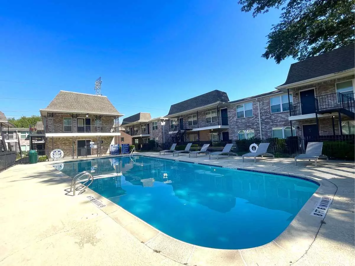 Tara Oaks photo 5