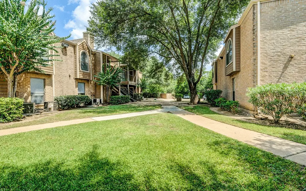 The Park @ Live Oak Apartments photo 5
