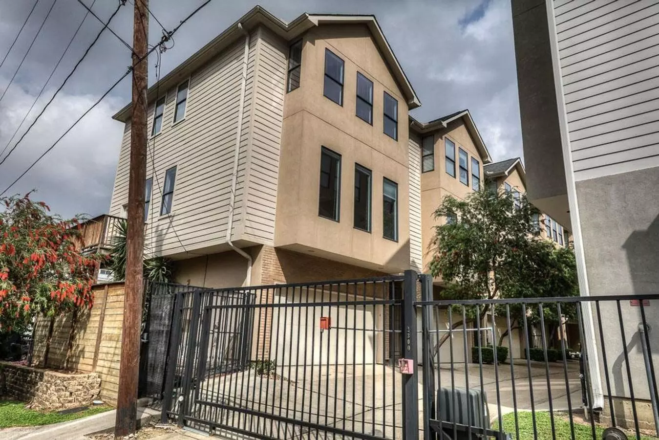 Well-maintained Union Square Beauty With Skyline Views photo 4