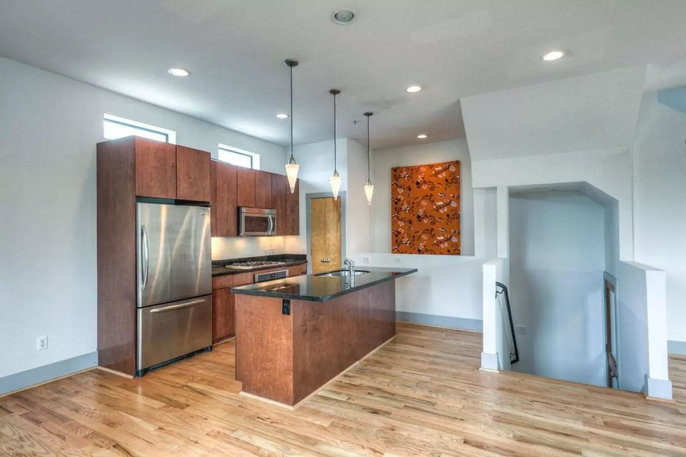 Well-maintained Union Square Beauty With Skyline Views photo 2