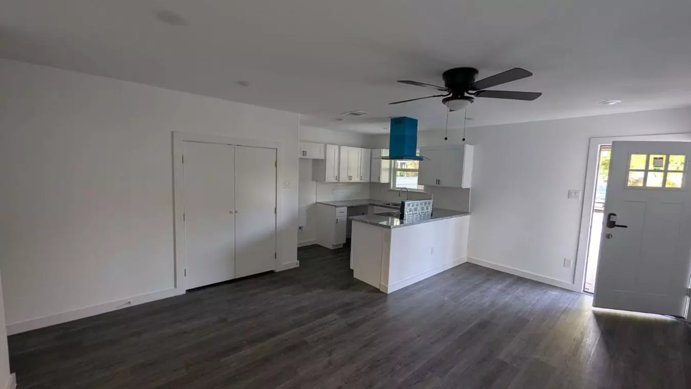 ✨your Houston Gem: 3 Beds, 2.5 Baths, Carport ✨ photo 2