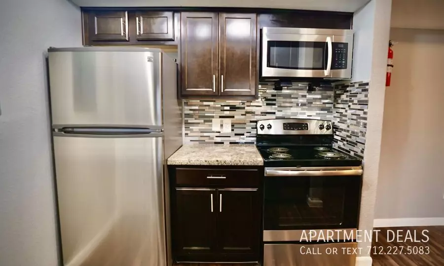 430 South Bender Avenue, Humble, TX 77338 photo 3